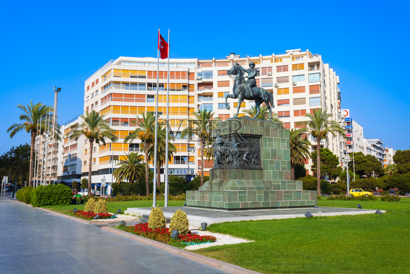 伊兹密尔市Cumhuriyet广场上的阿塔图尔克纪念碑照片摄影图片