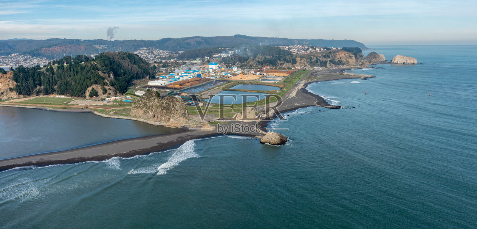 部分城市构成智利和海岸线太平洋，鸟瞰图照片摄影图片