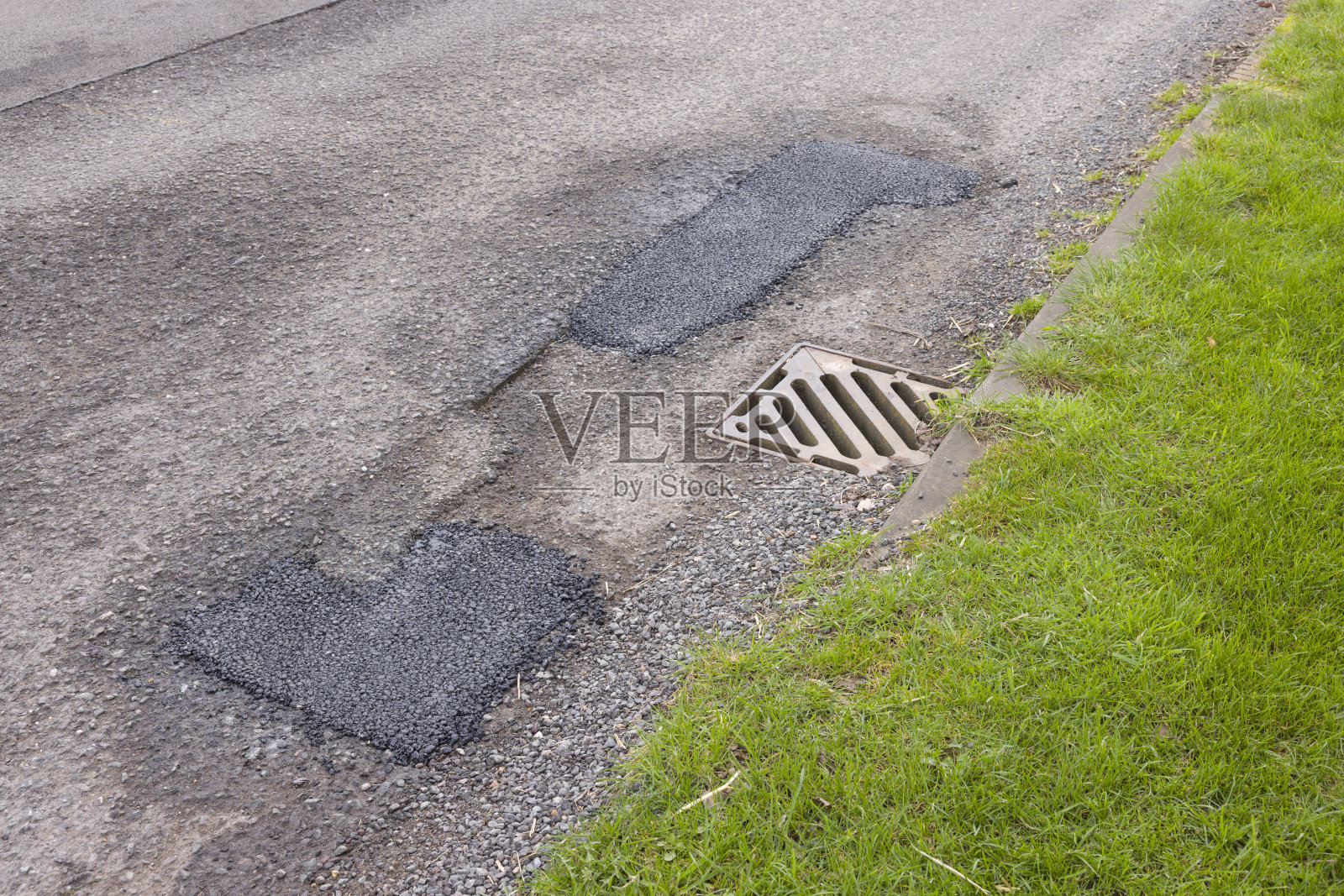 壶穴修复。英国乡村道路的修补照片摄影图片