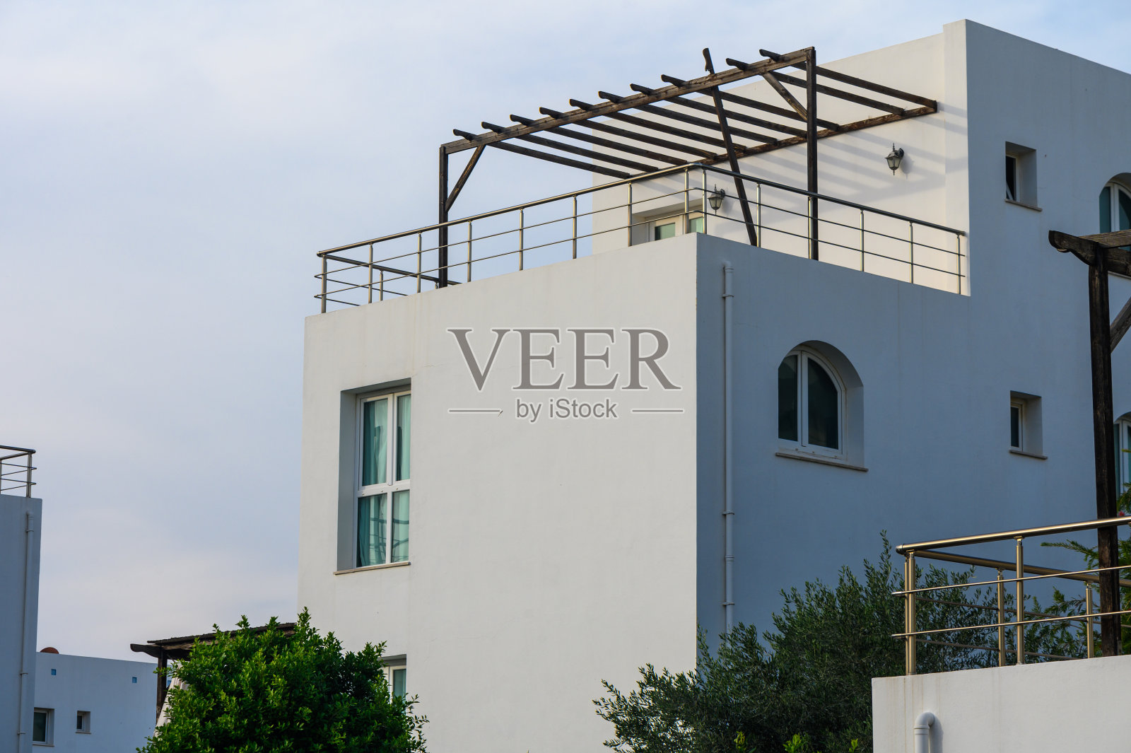 地中海风格的白色别墅住宅综合体照片摄影图片