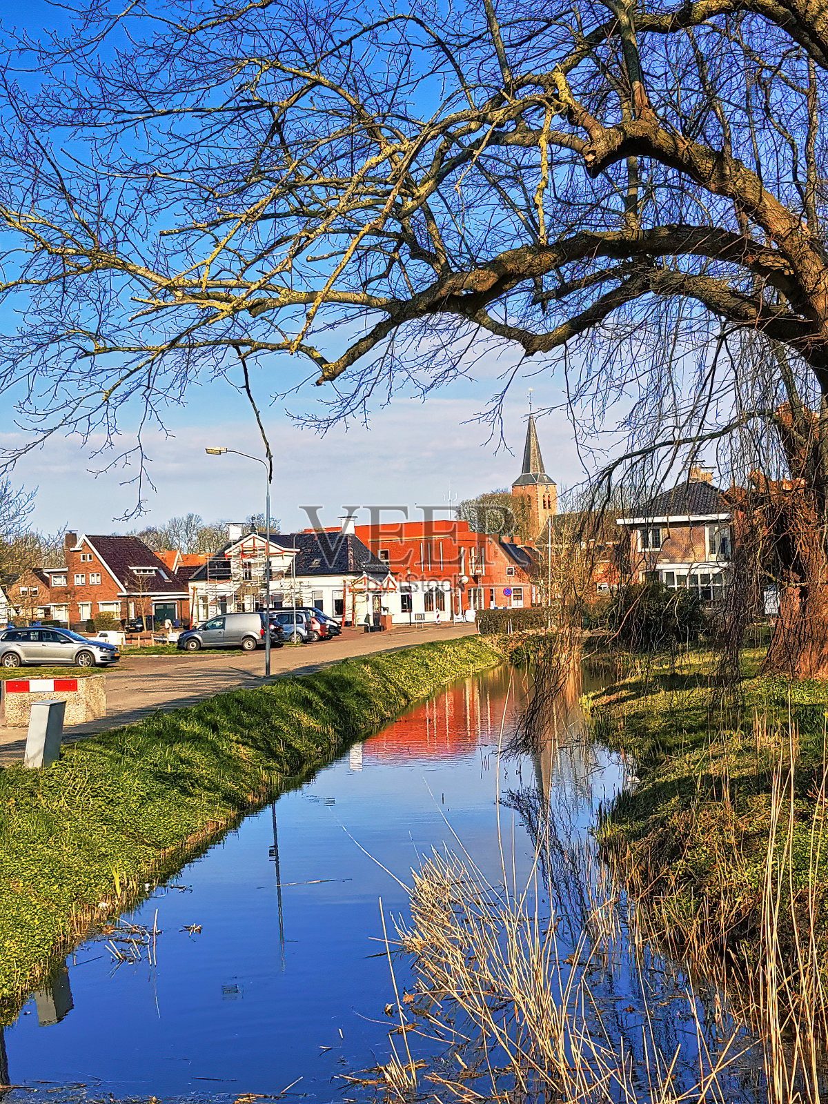 荷兰的瓦夫姆村，一个晴朗的冬日照片摄影图片