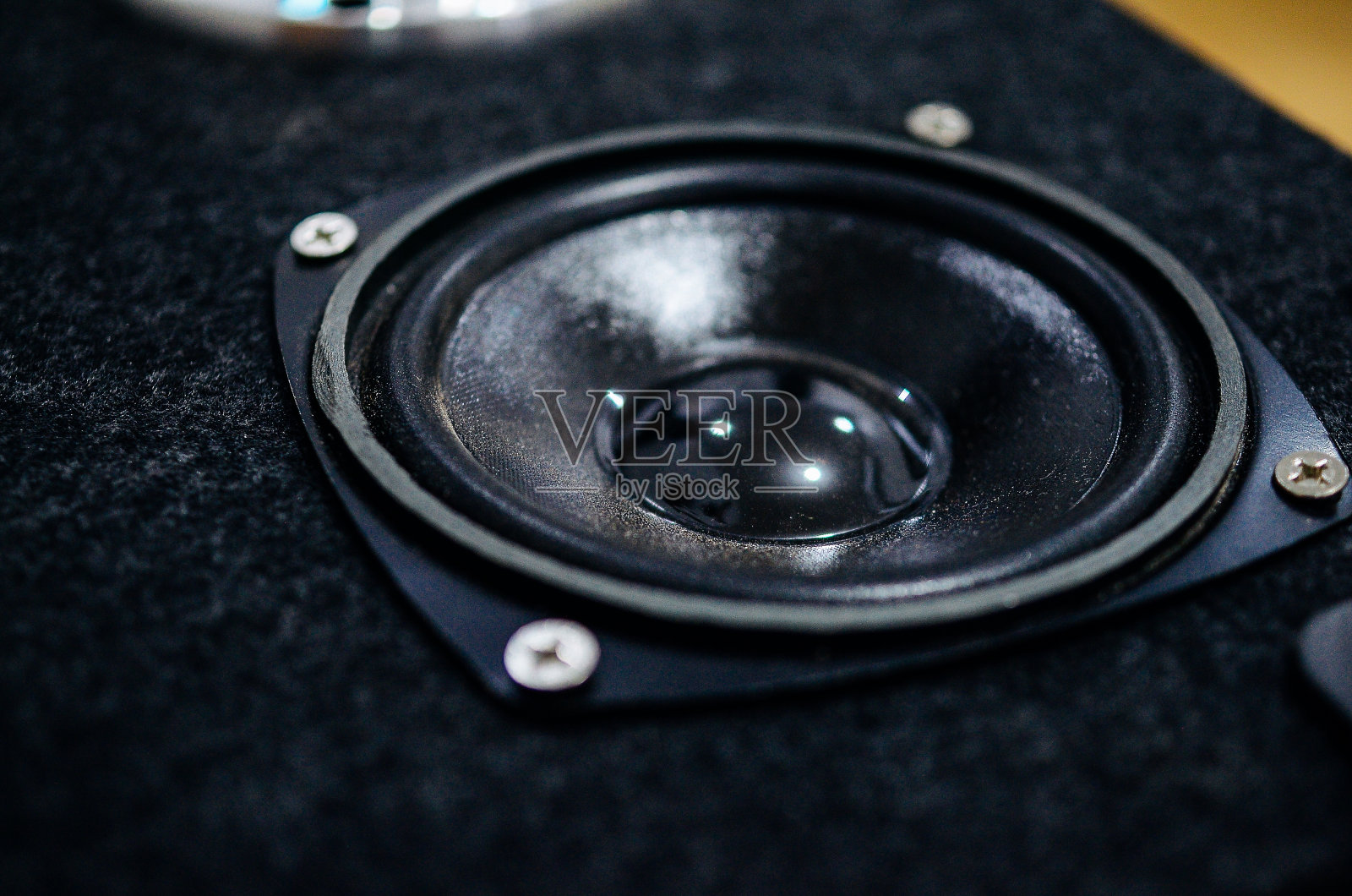黑色复古蓝牙音箱照片摄影图片