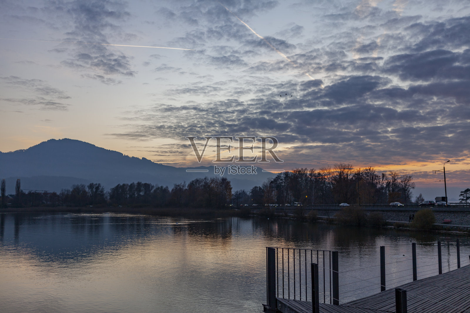 横跨欧伯湖的rapperswill - hurden大桥照片摄影图片