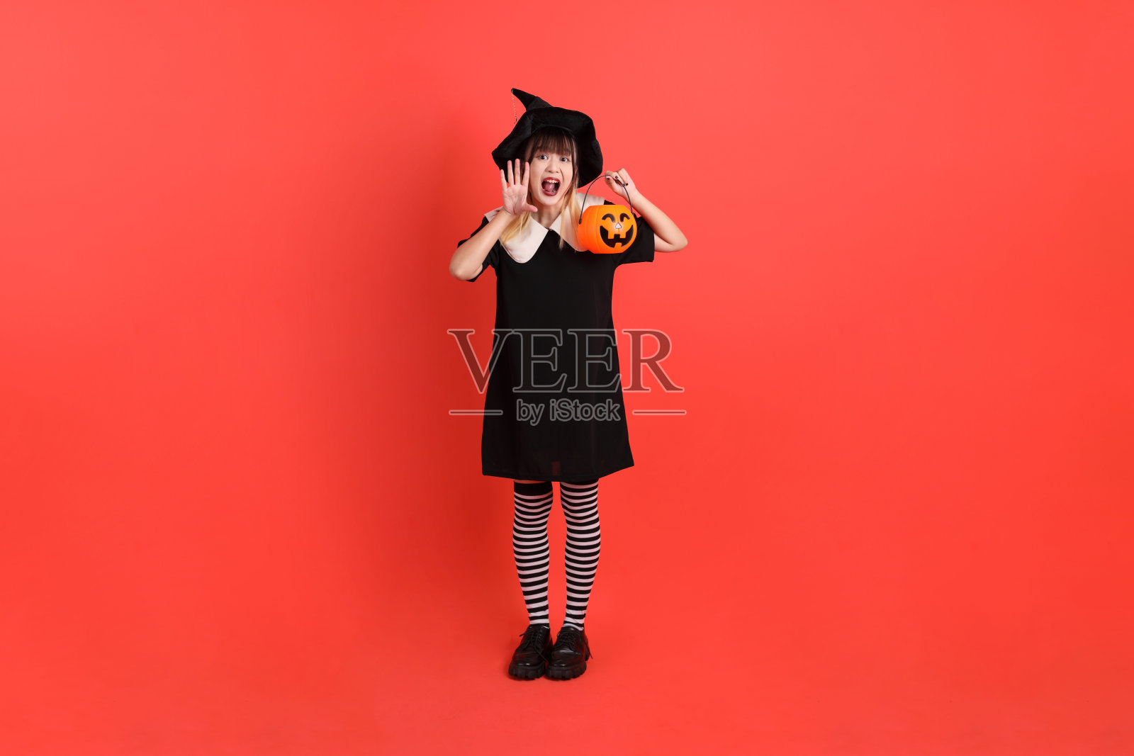 20多岁亚洲女人万圣节照片摄影图片