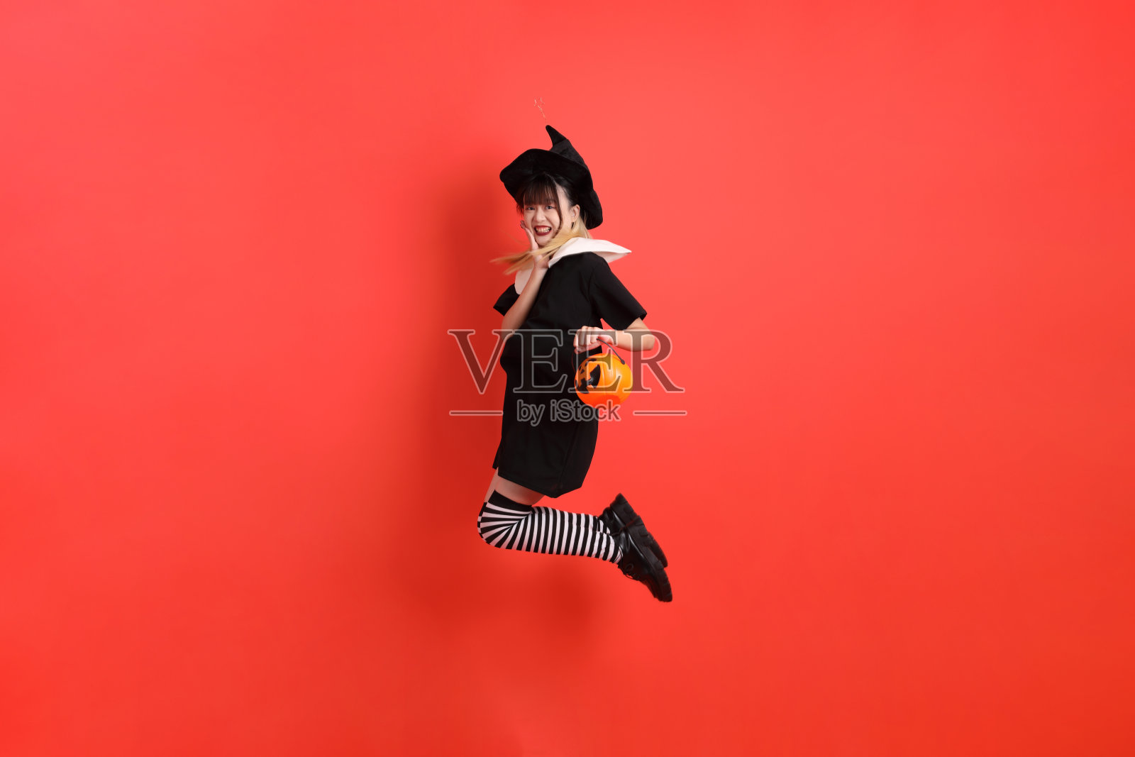 20多岁亚洲女人万圣节照片摄影图片