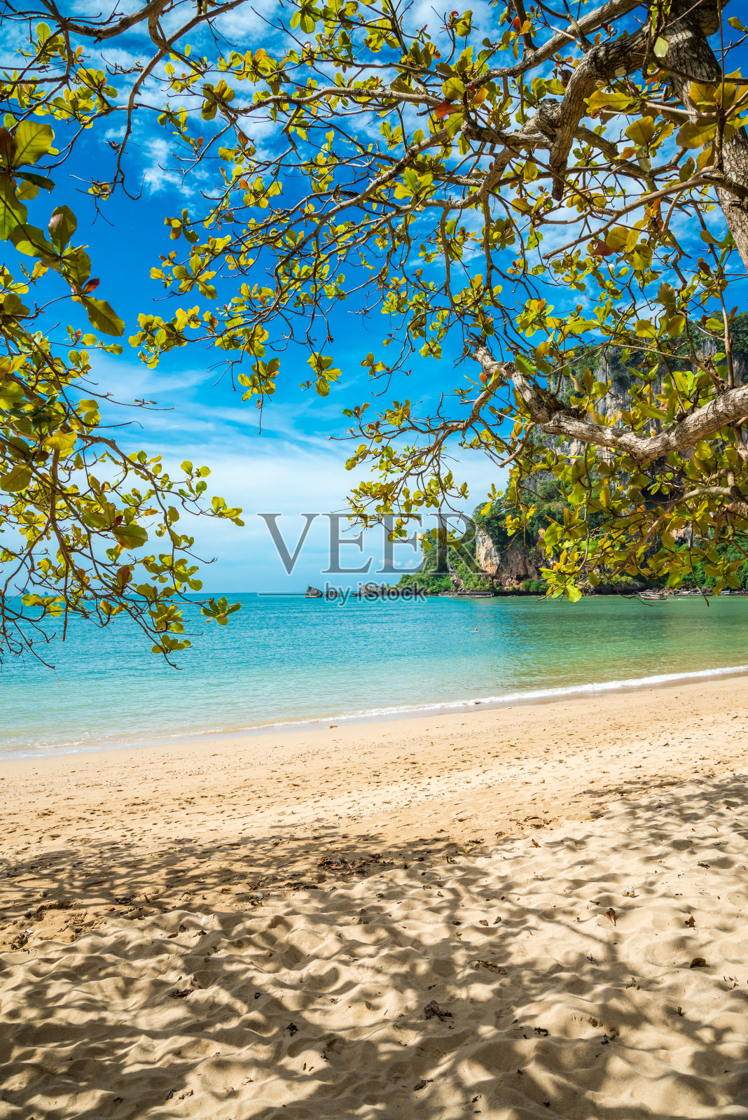 美丽的热带奥顿赛海滩在阳光明媚的日子，泰国甲米。照片摄影图片