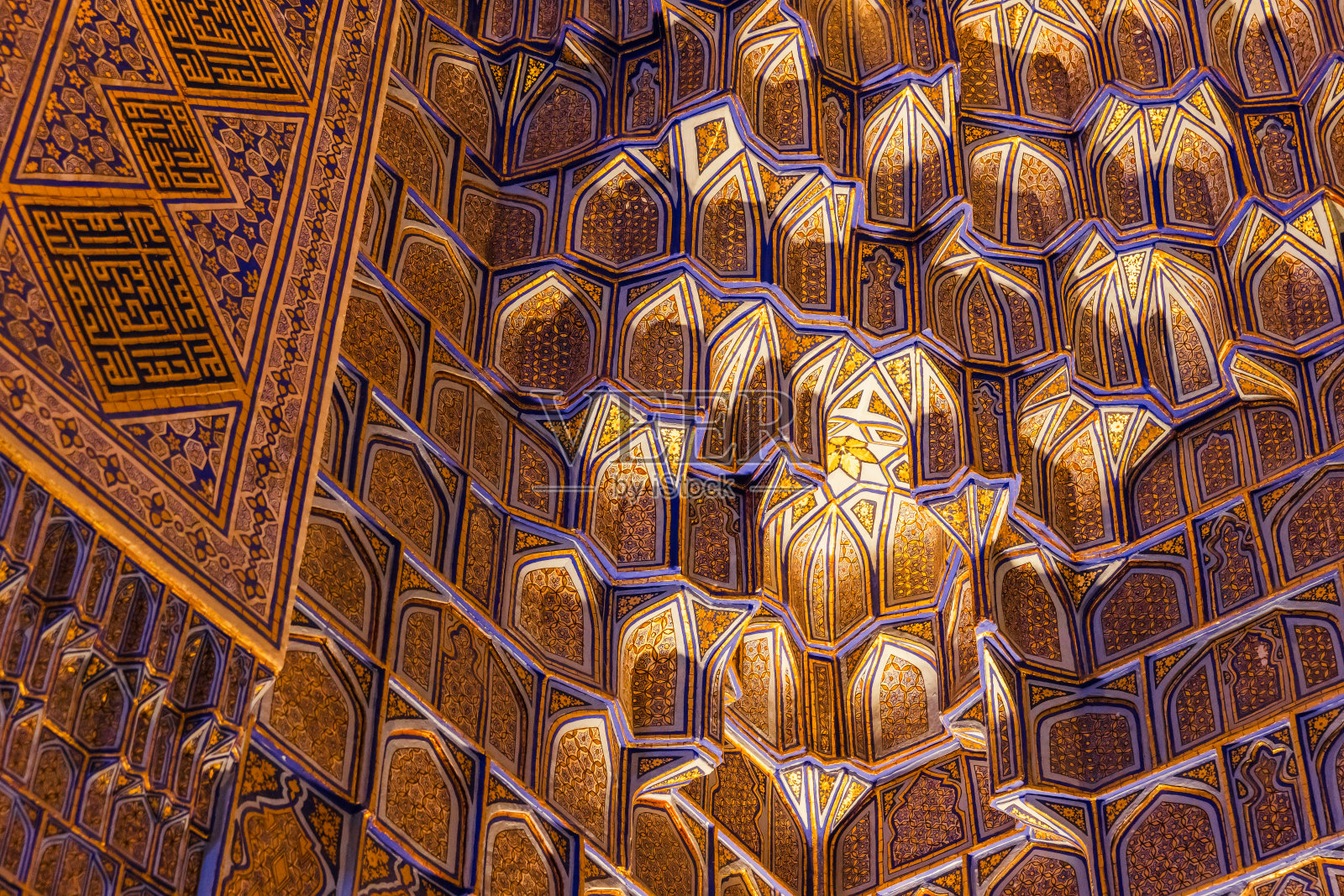 壁龛与不同的muqarnas装饰。Gur-e-Amir陵墓照片摄影图片