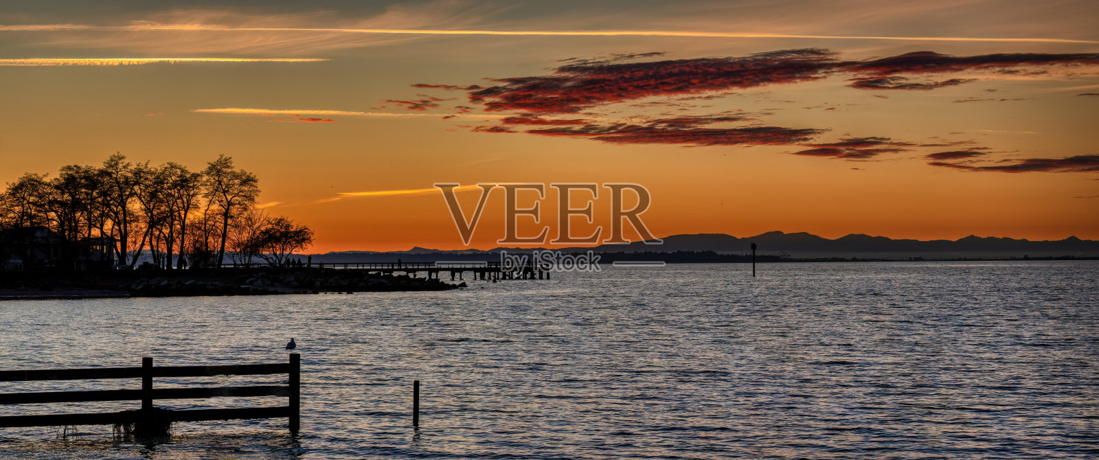 加拿大不列颠哥伦比亚省新月海滩日落照片摄影图片