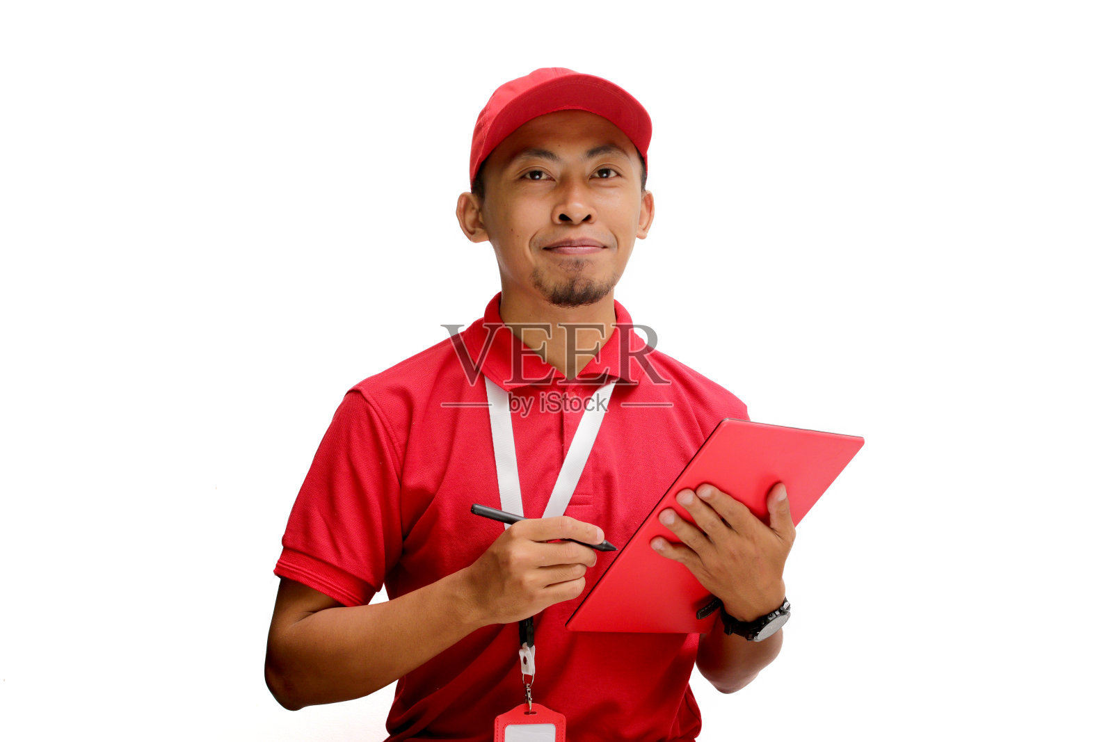 自信的亚洲送货员检查库存与平板电脑照片摄影图片