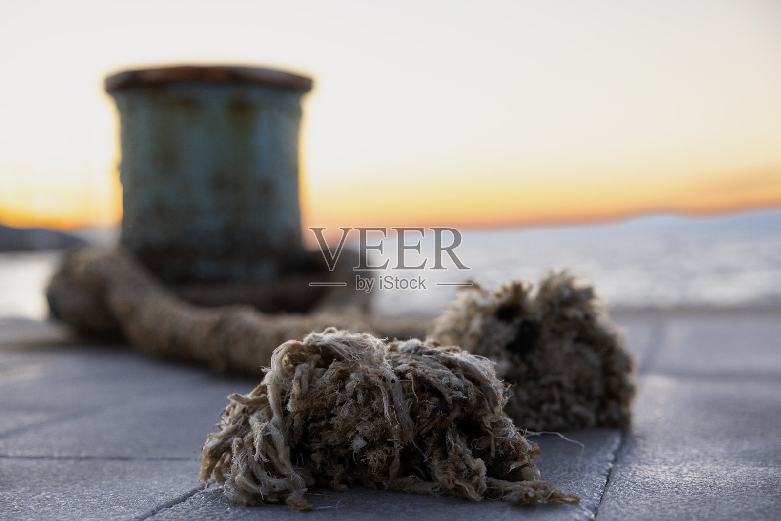 船坞和缆绳照片摄影图片