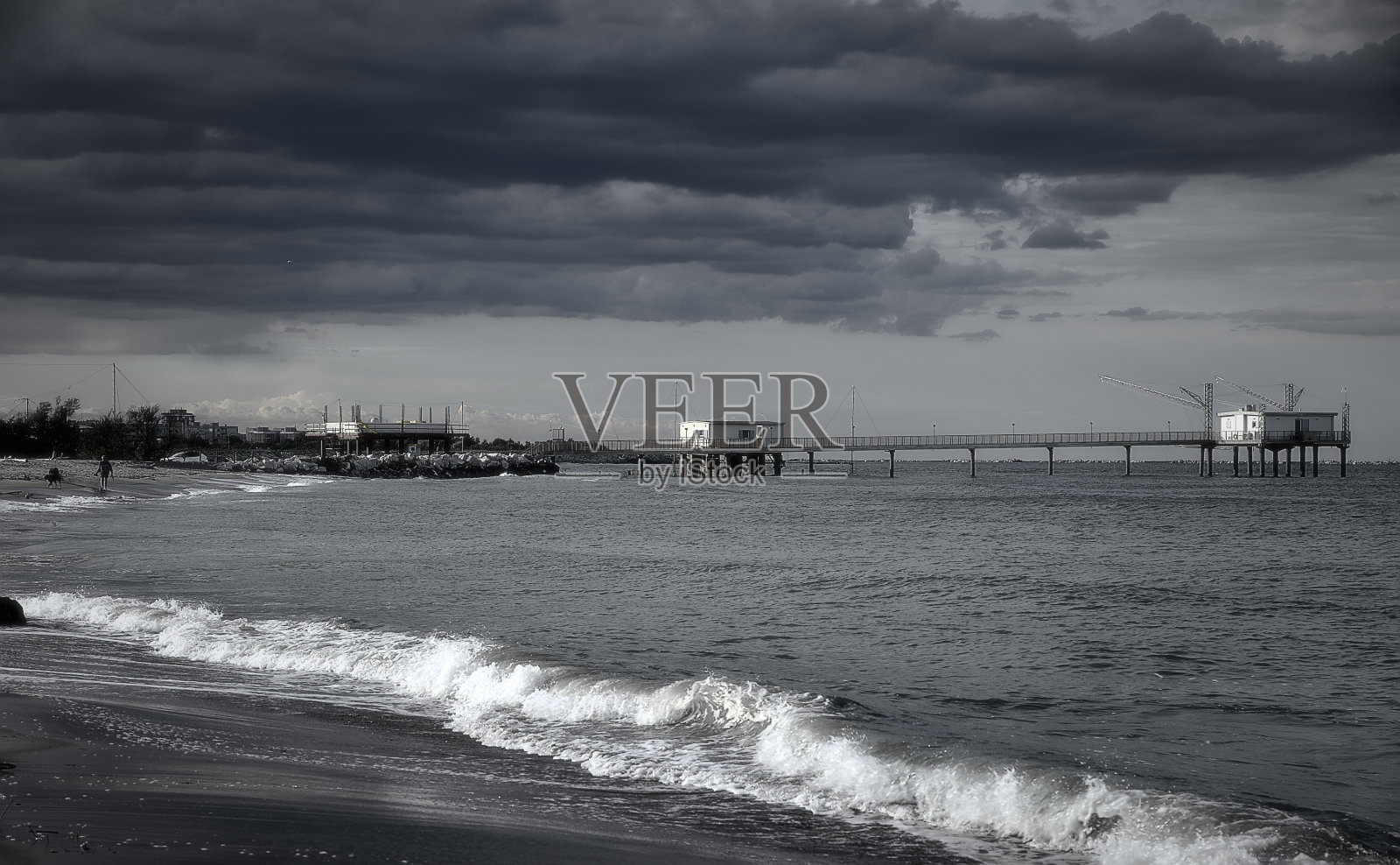 在拉文纳的但丁丽都(Lido di Dante)瞥见大海照片摄影图片