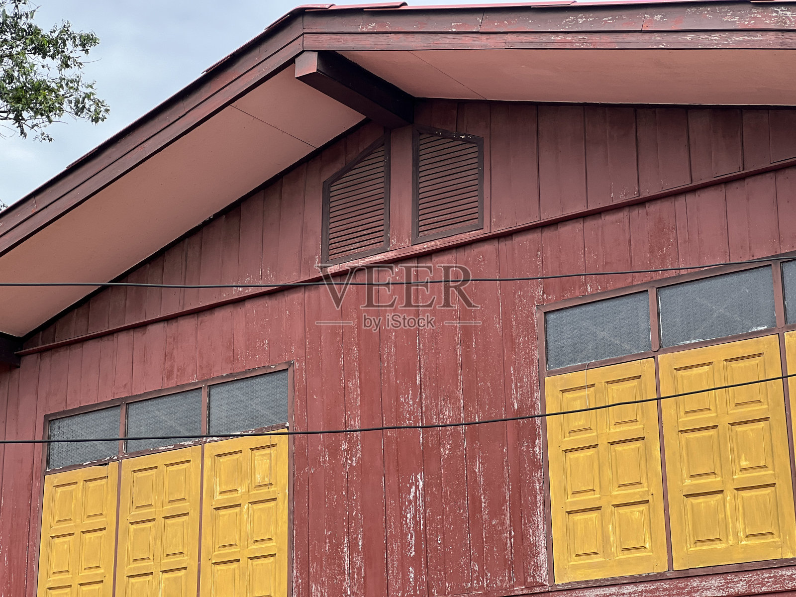 泰国乡村的木制房屋照片摄影图片