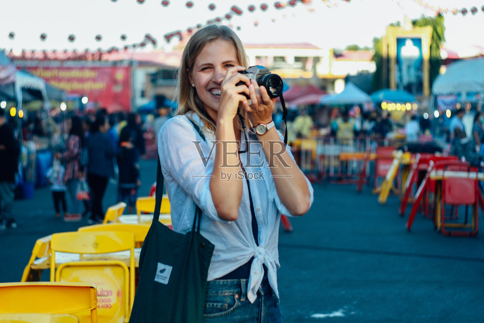 可爱的金发女人照片摄影图片