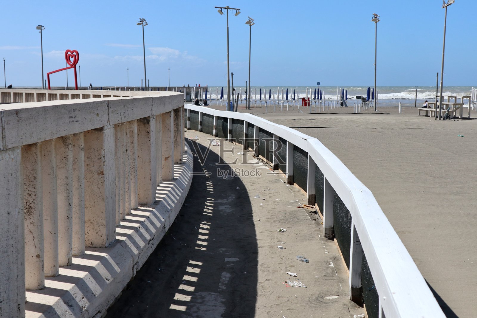Lido di Ostia -从Piazza dei Ravennati通往海滩的通道照片摄影图片