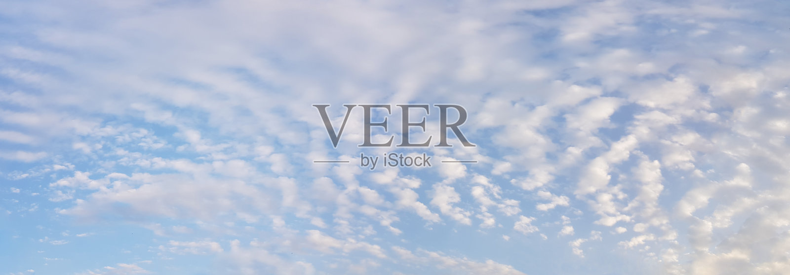 全景蓝天和完美的白云照片摄影图片