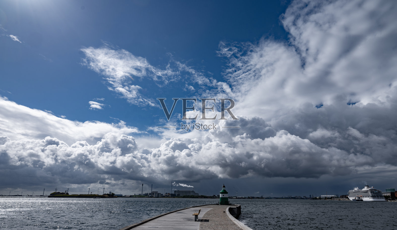 丹麦哥本哈根北港右舷灯塔照片摄影图片