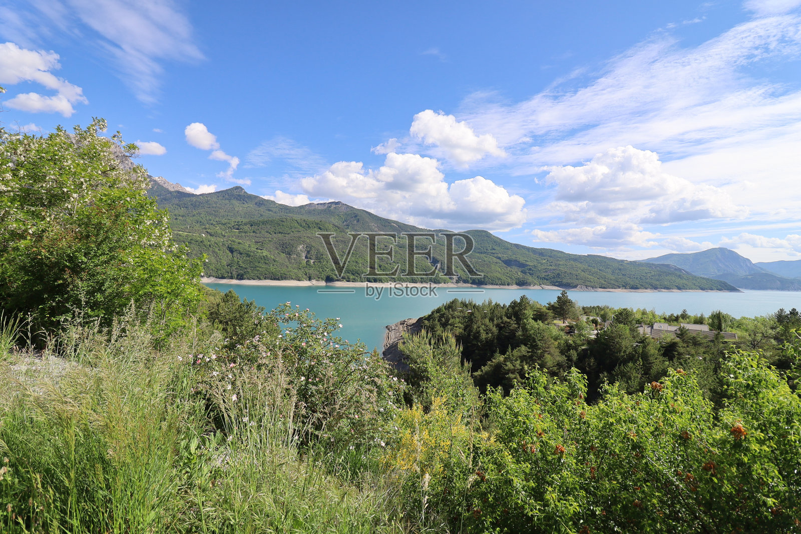 Serre Poncon lake照片摄影图片