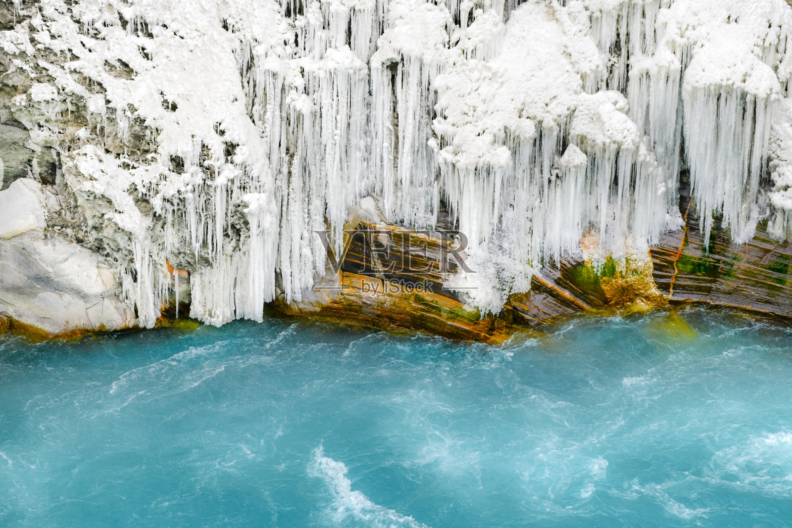冬季阿塔巴德湖鸟瞰图照片摄影图片