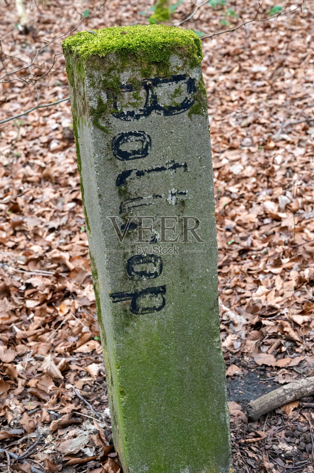 德国城市奥伯豪森和博特洛普之间的界石照片摄影图片