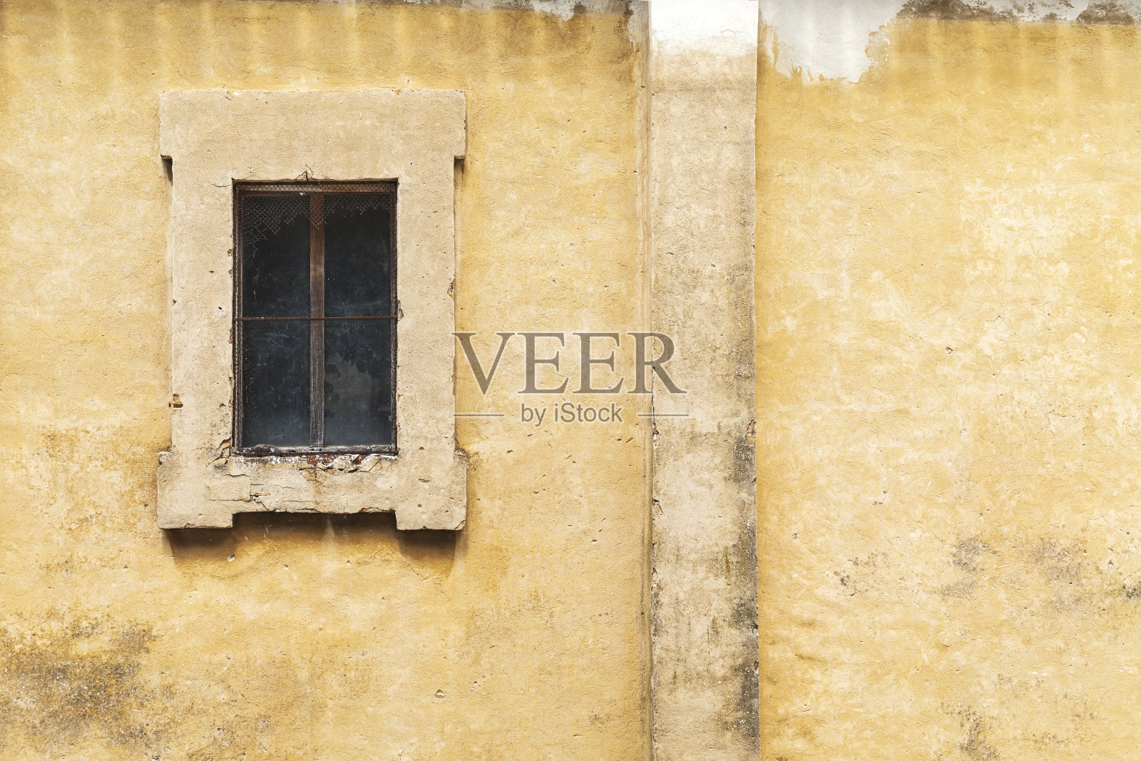 黄墙与窗的紧密结合照片摄影图片