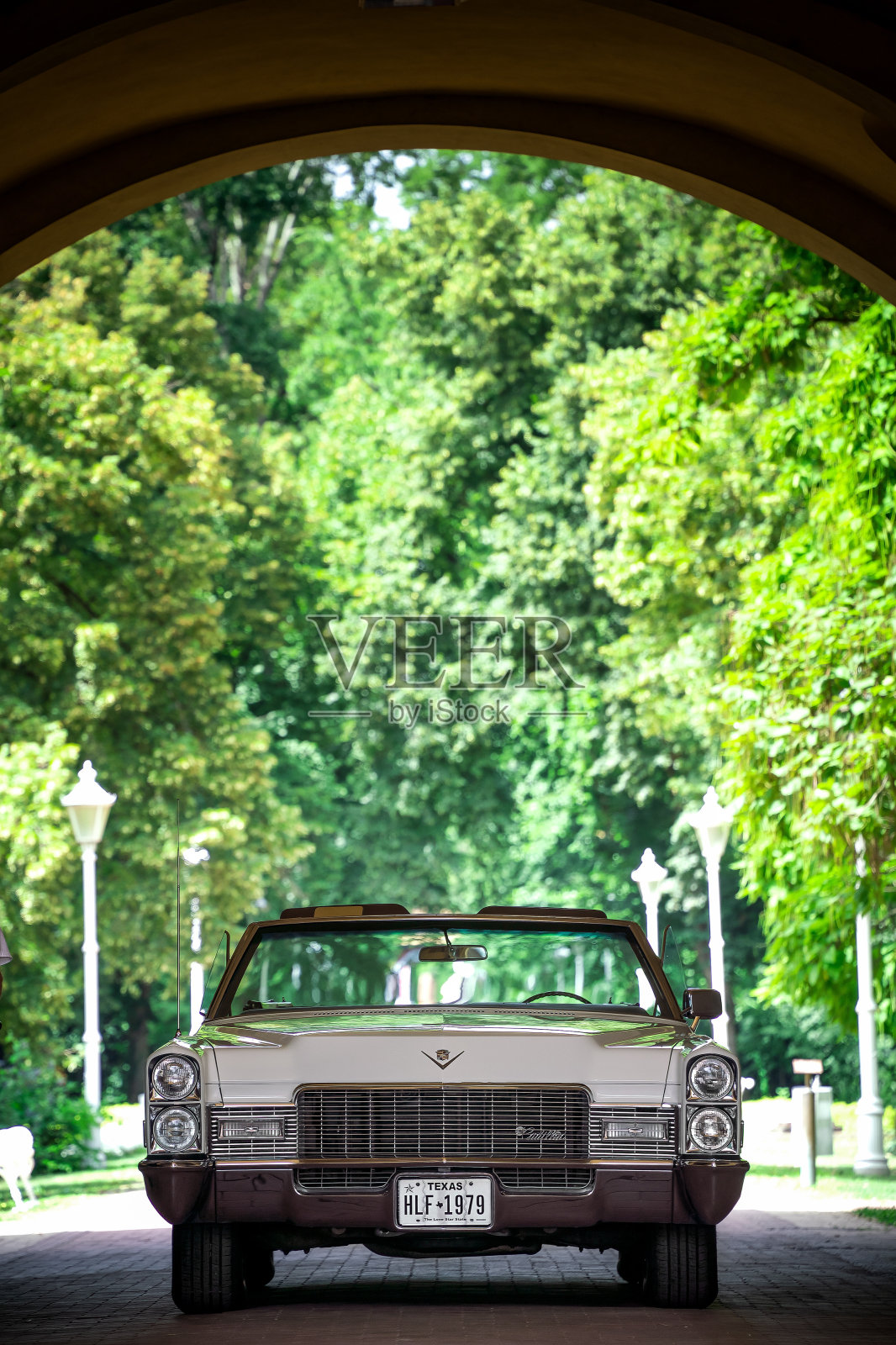 前视图的凯迪拉克德维尔敞篷车1968年-去年的堆叠双大灯生产。照片摄影图片