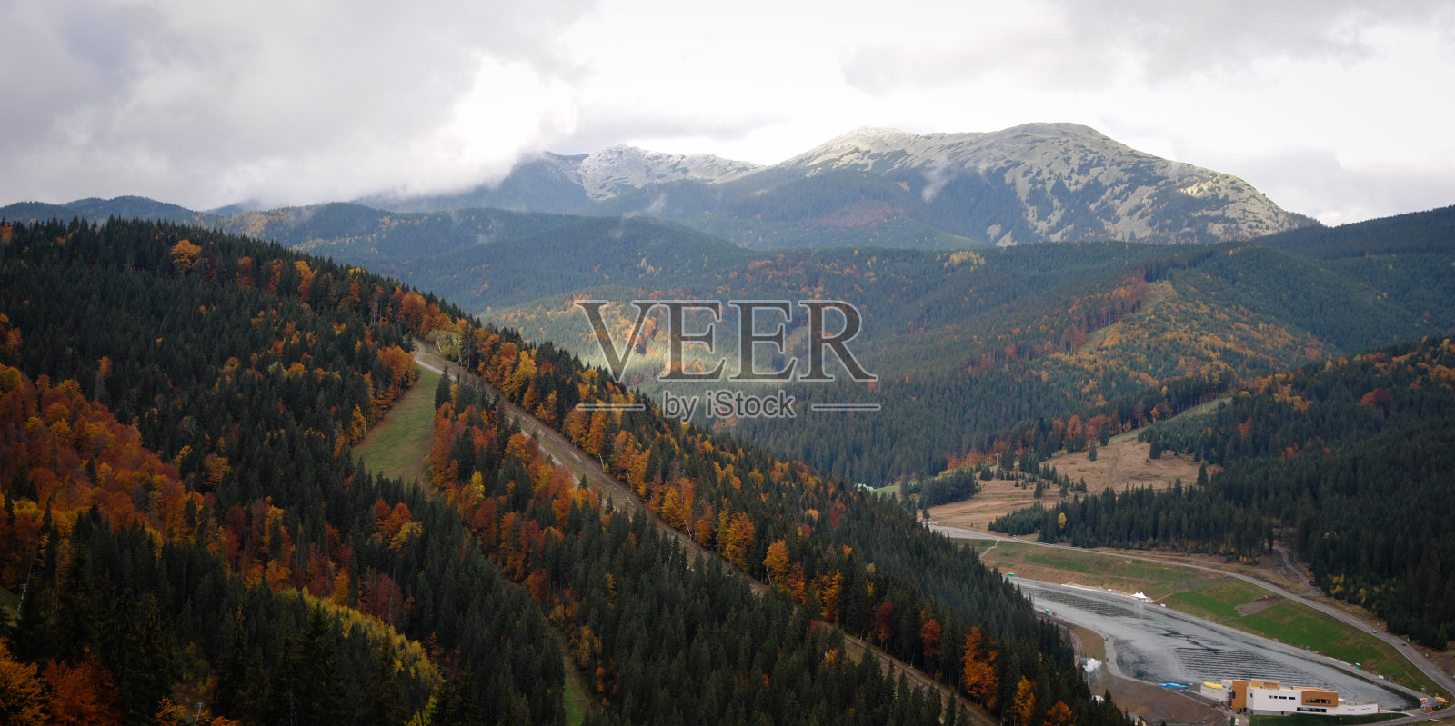 喀尔巴阡山脉，乌克兰的山脉，照片摄影图片