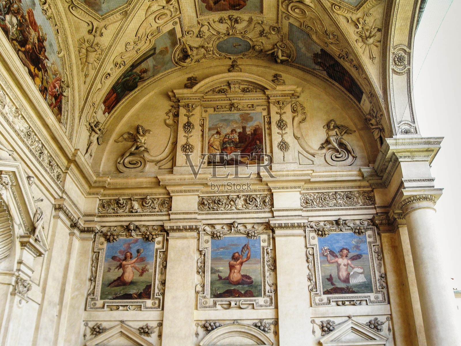 布拉格瓦伦斯坦宫天花板上的装饰画照片摄影图片