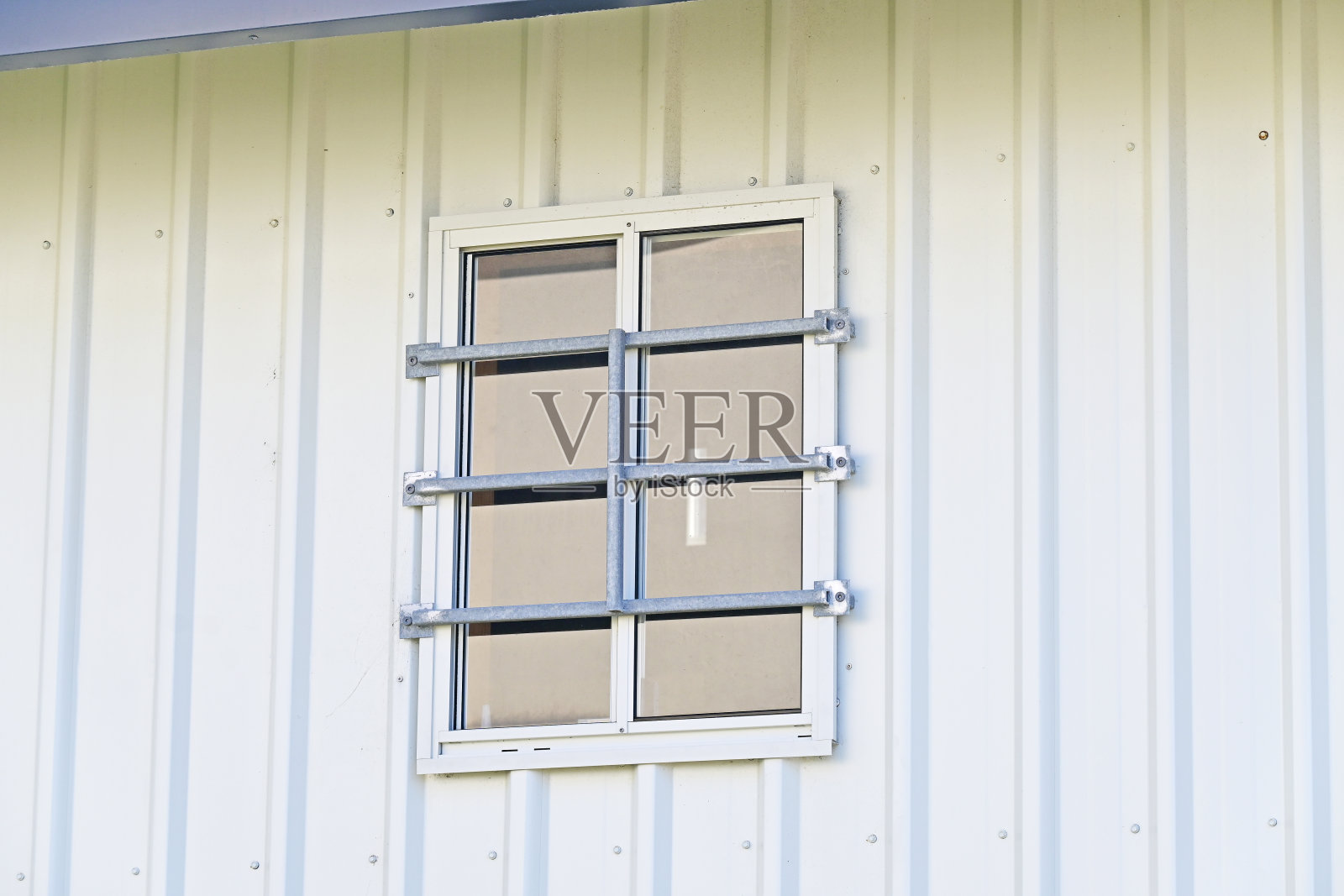 窗户上的安全栏照片摄影图片