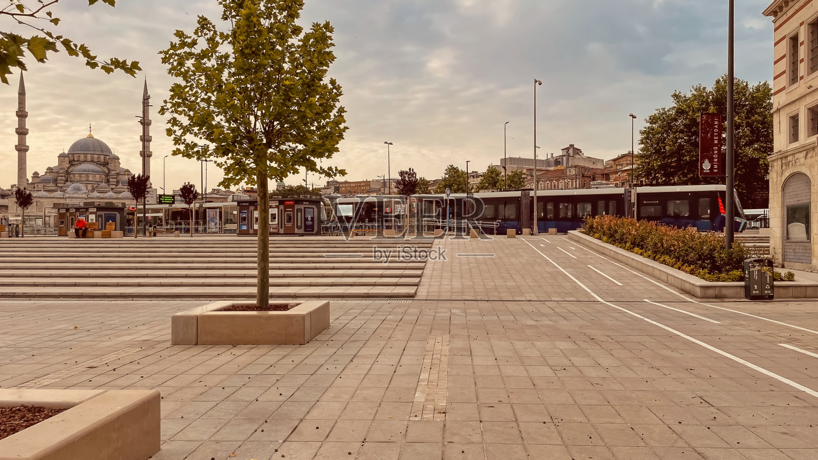 伊斯坦布尔历史半岛。金角和博斯普鲁斯海岸。照片摄影图片