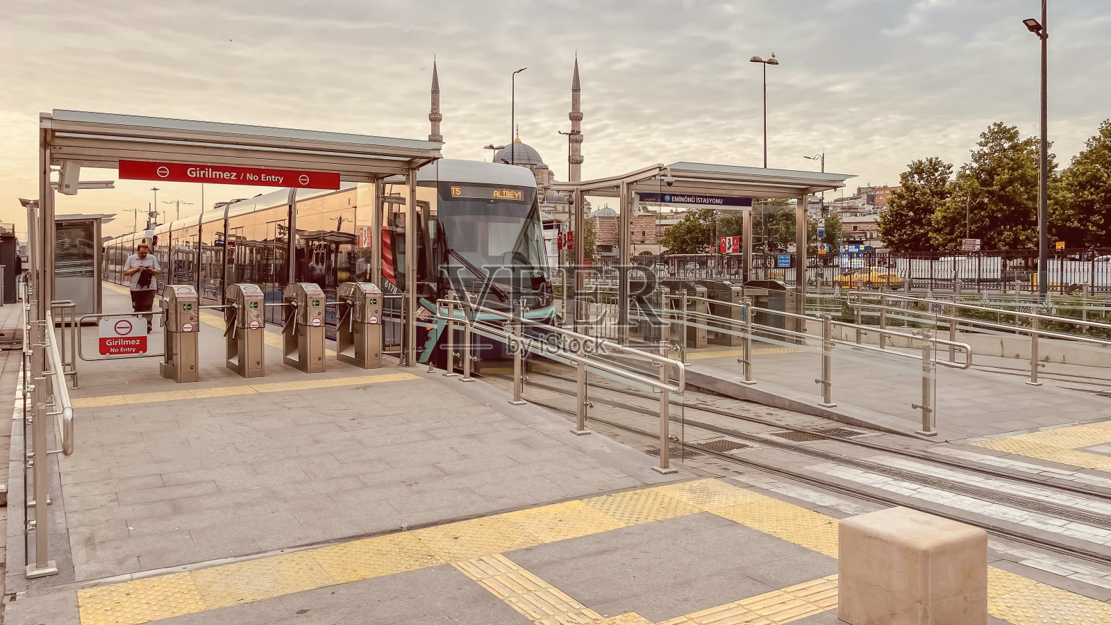 伊斯坦布尔历史半岛。金角和博斯普鲁斯海岸。照片摄影图片