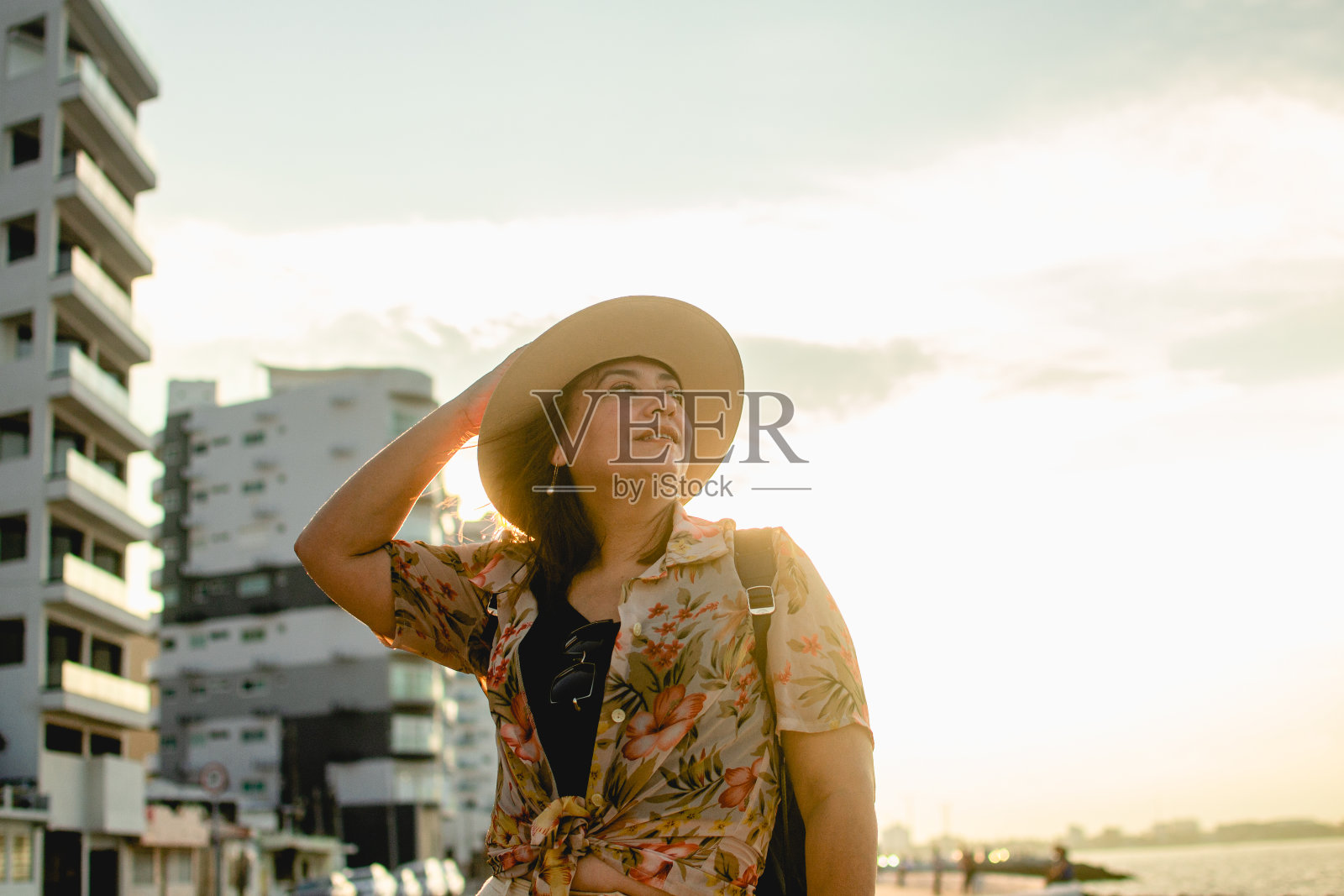 一个戴帽子的人的画像照片摄影图片