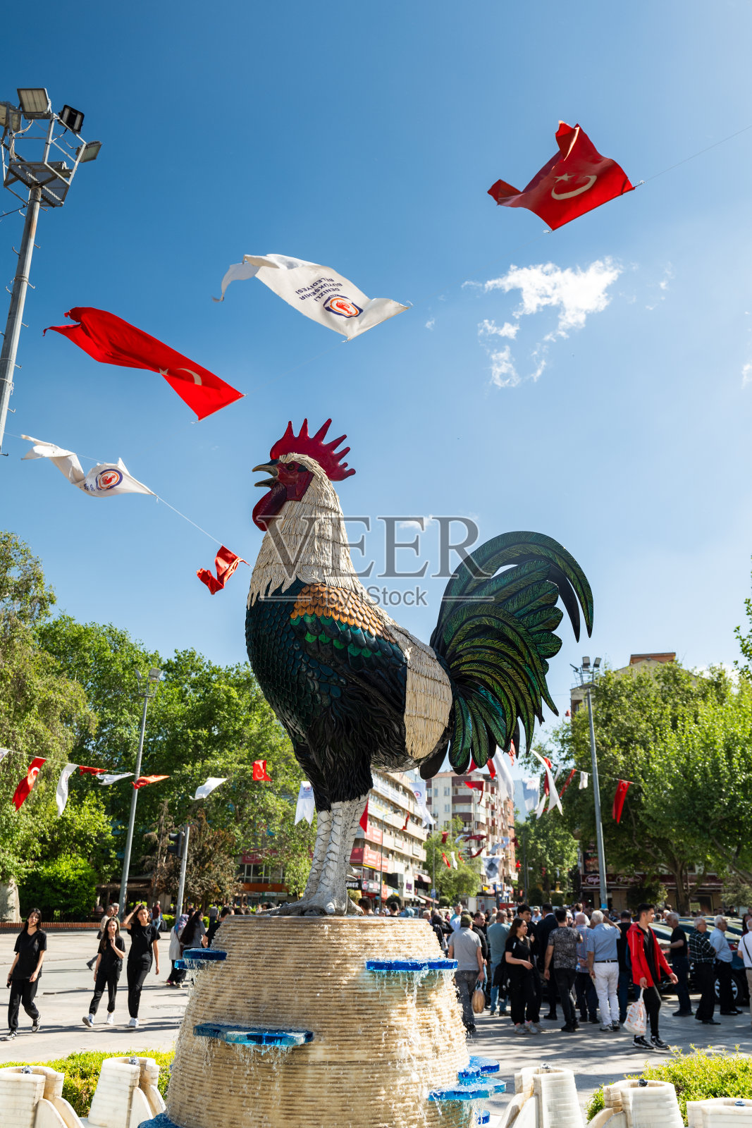 土耳其德尼兹利市中心的公鸡雕像照片摄影图片