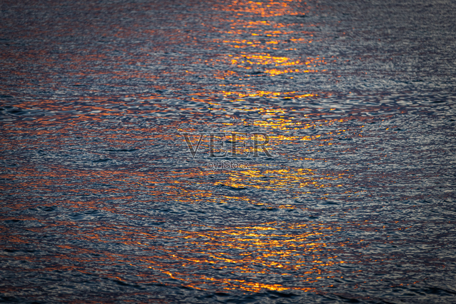 日落时的海景。照片摄影图片