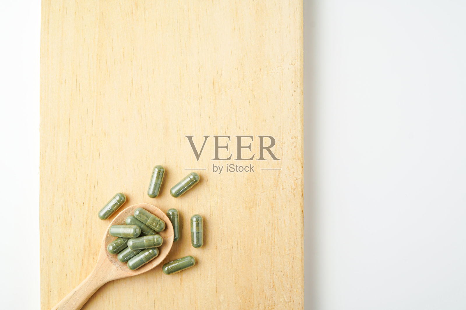 采购产品木勺草药胶囊，天然草药，替代药物，草药补充剂照片摄影图片