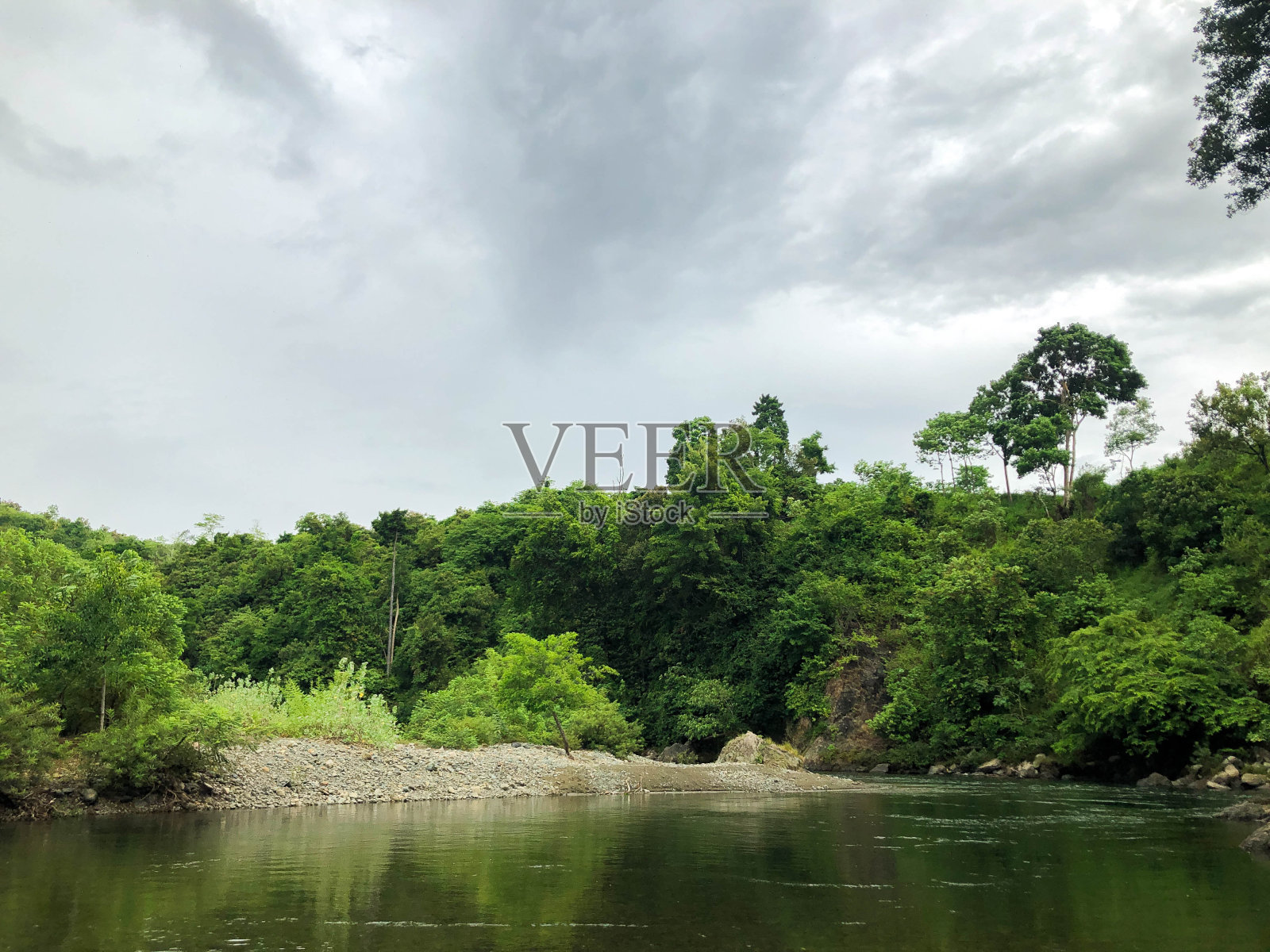 流动的小溪或小溪照片摄影图片