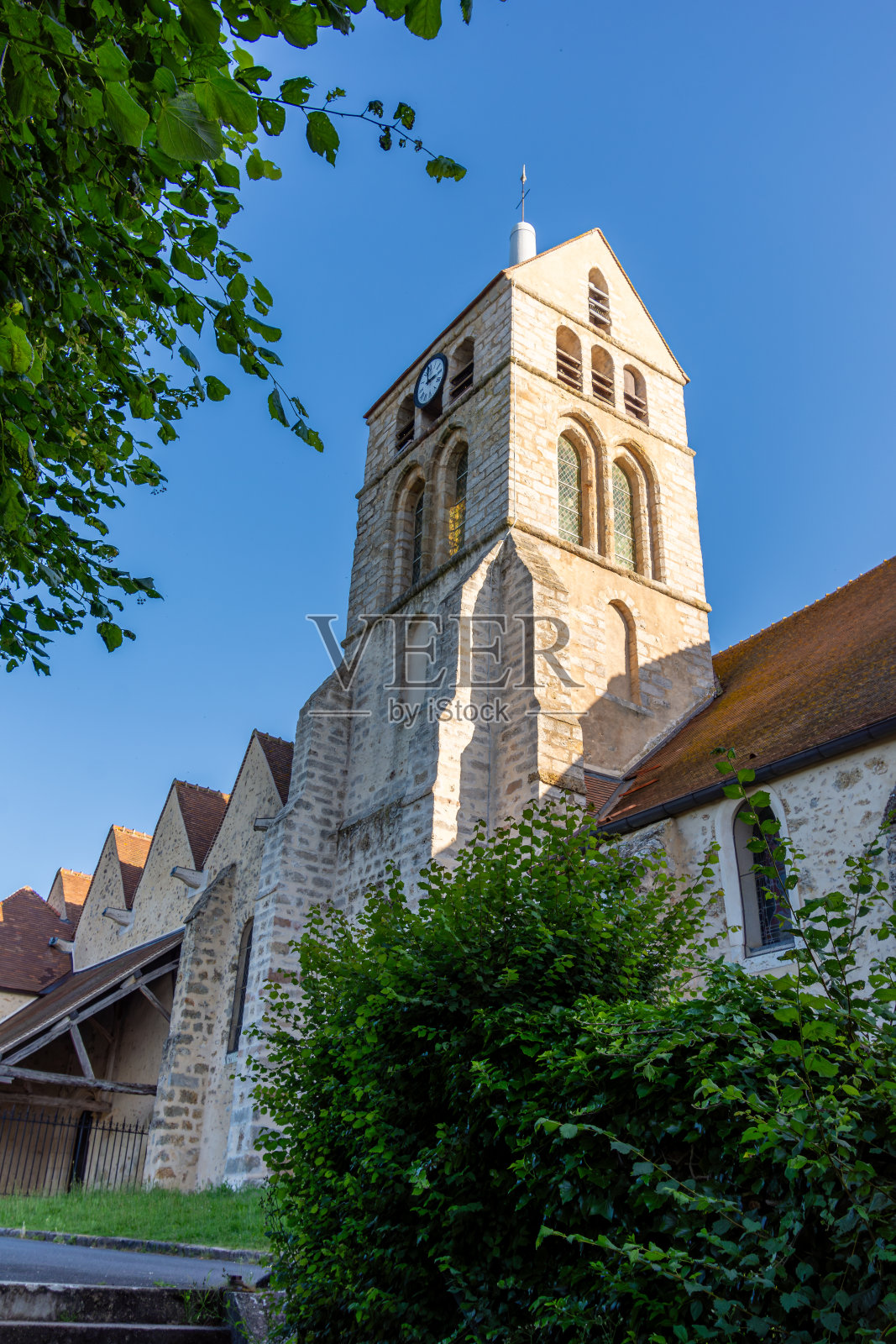 巴黎圣母院天主教堂的外部景观，法国，弗吉勒班照片摄影图片