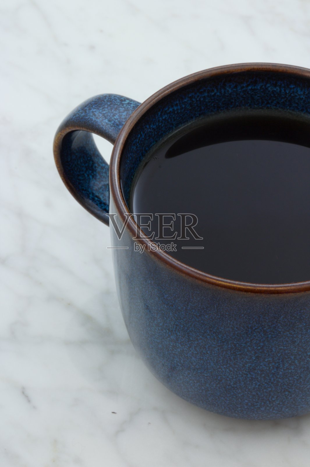 一杯刚煮好的咖啡照片摄影图片