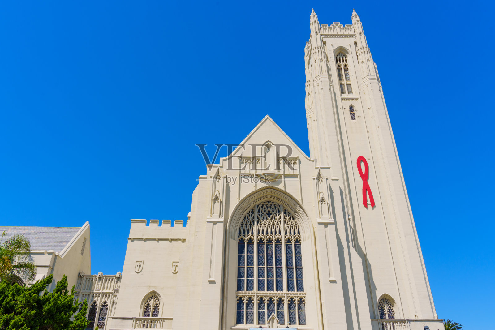 好莱坞联合卫理公会教堂对蓝天的正面照片摄影图片