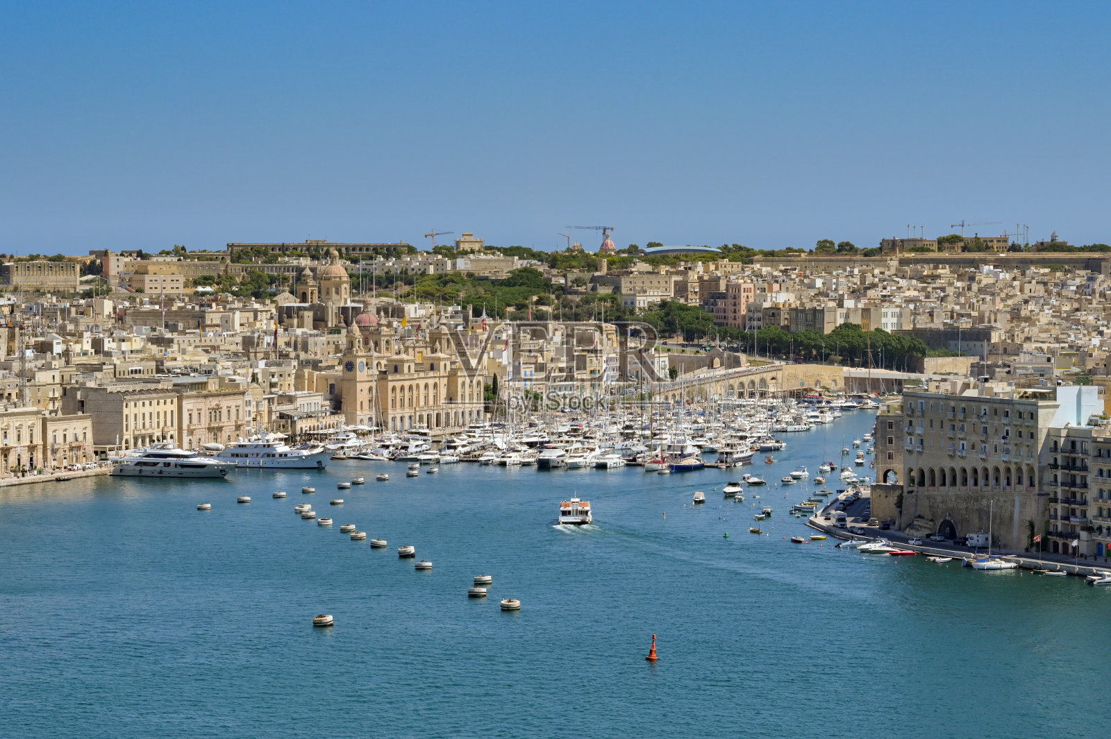 瓦莱塔港，马耳他，面向城市的三城地区照片摄影图片