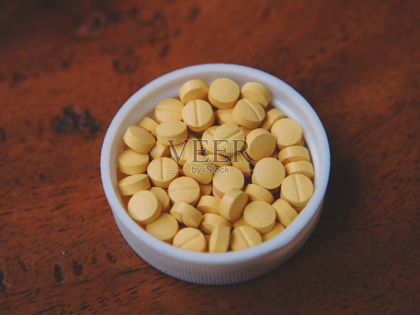 黄色小药丸照片摄影图片