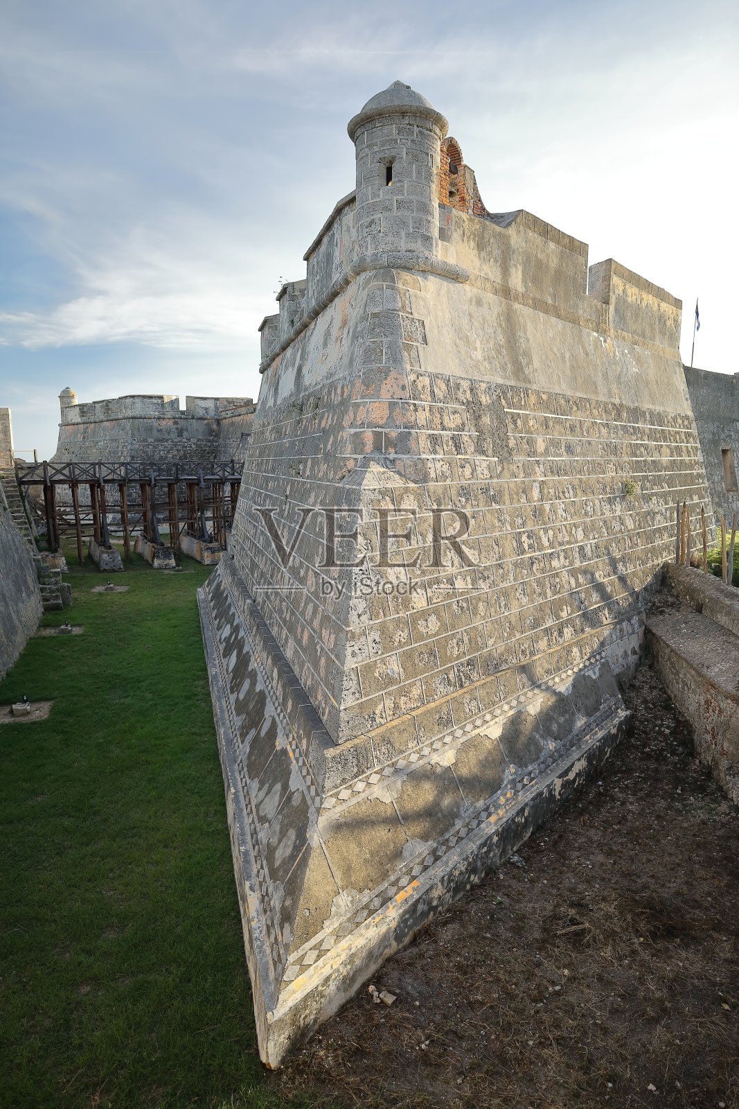 城墙，护城河和桥梁，北城墙东北角，圣三一平台，圣佩德罗城堡。圣地亚哥-古巴- 466照片摄影图片