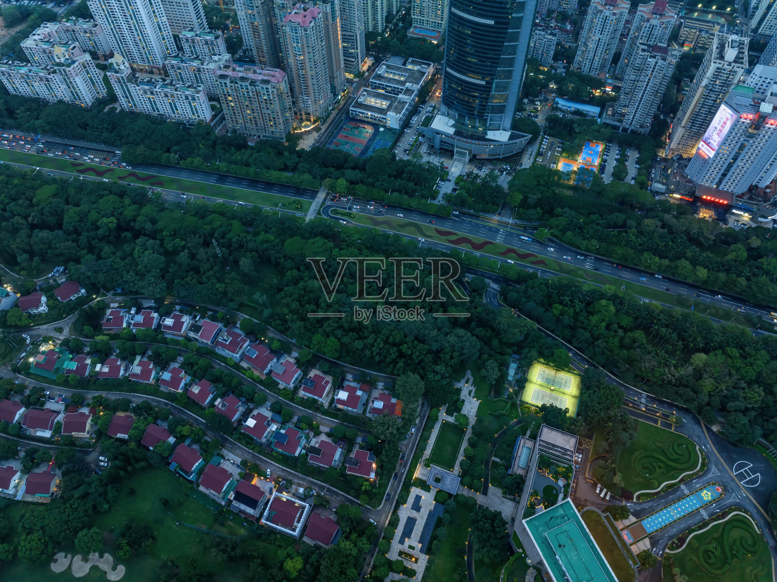 航拍的全景天际线在夜间深圳中国照片摄影图片