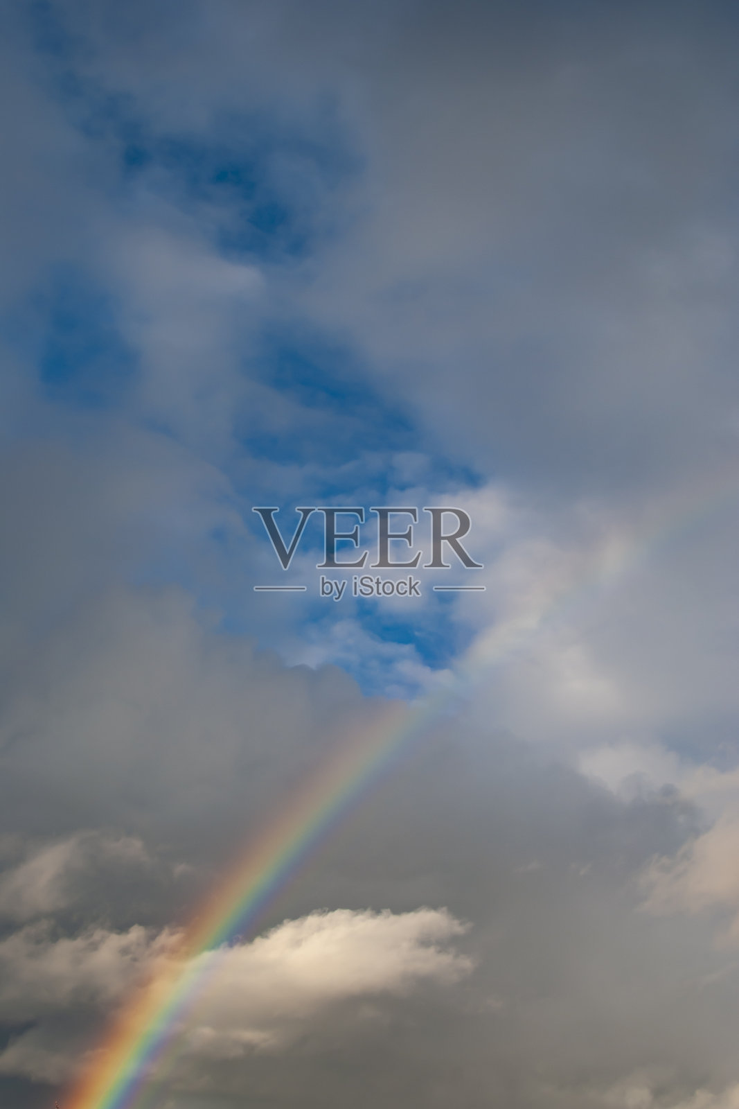 云中的彩虹照片摄影图片