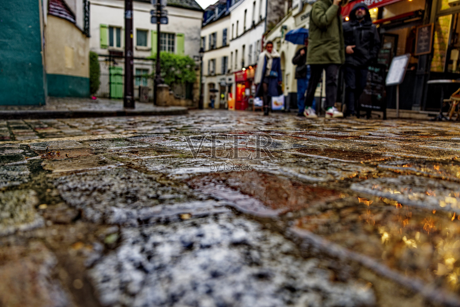 雨中的蒙马特照片摄影图片