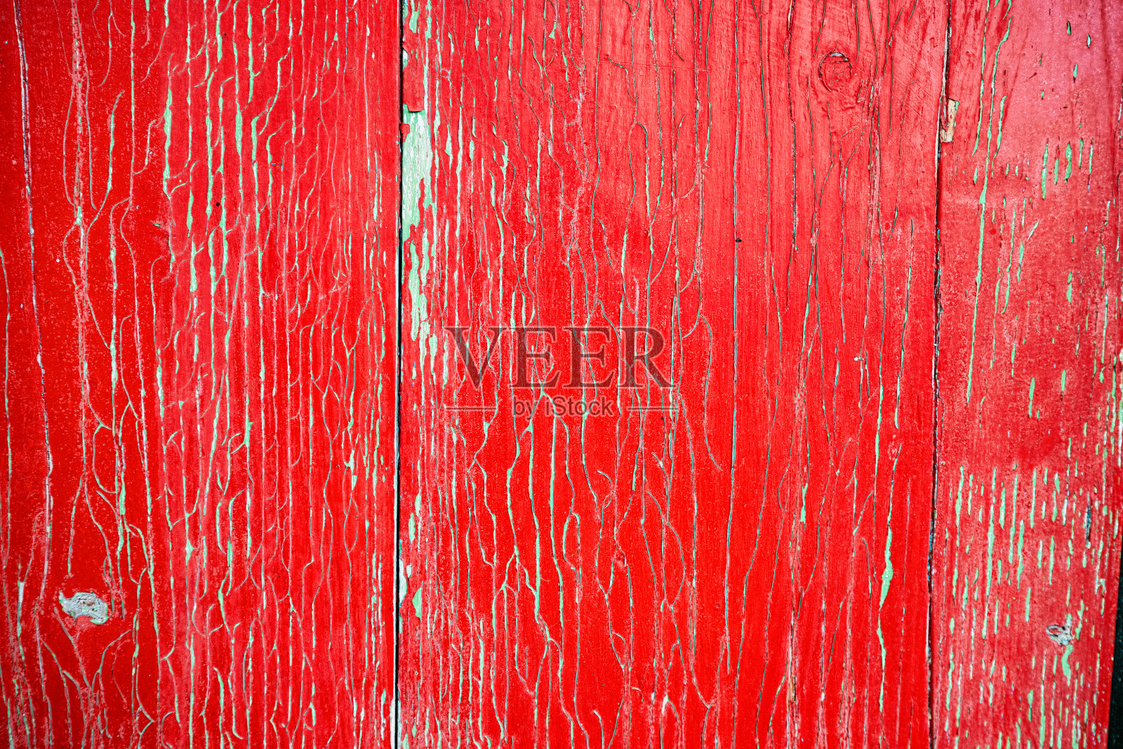 古老木门饱经风雨的纹理，每一条裂缝都诉说着时光流逝的故事。照片摄影图片