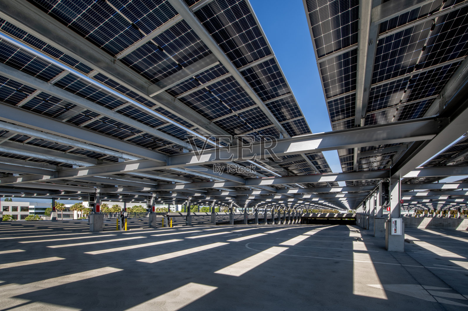 用太阳能电池板停车照片摄影图片