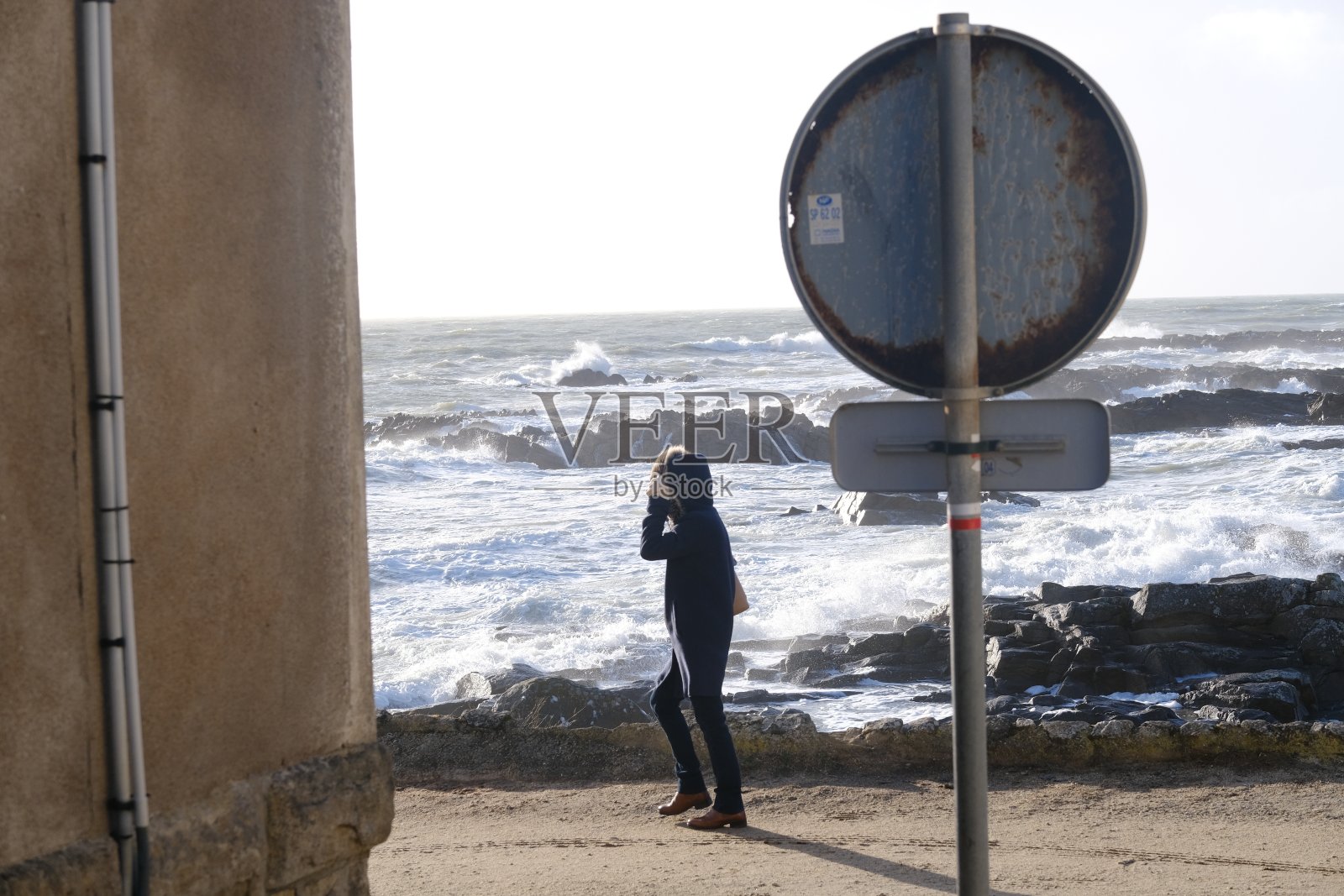 暴风雨天的大西洋。照片摄影图片