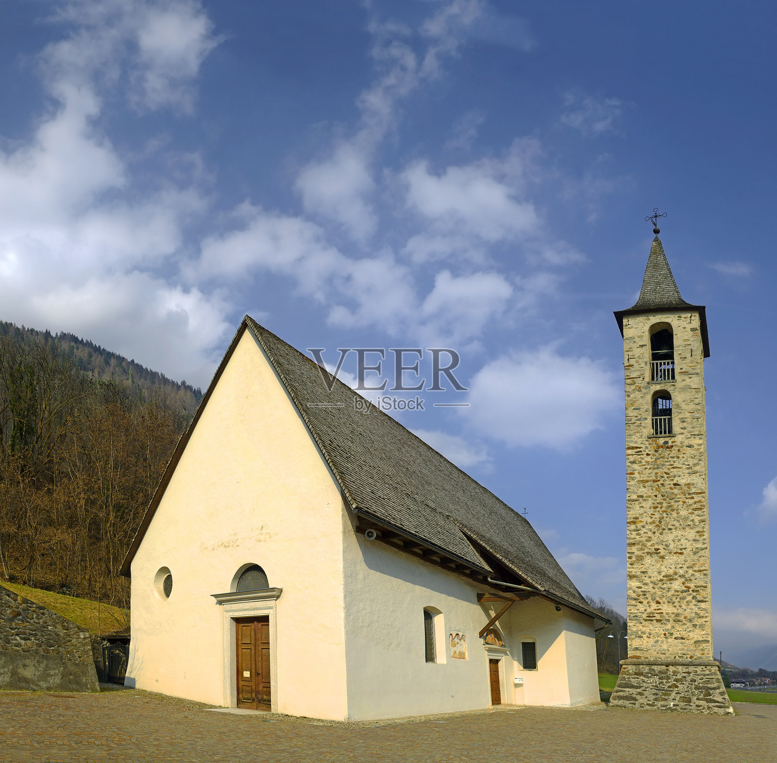 圣阿加塔老教堂，Commezzadura -南蒂罗尔，意大利照片摄影图片