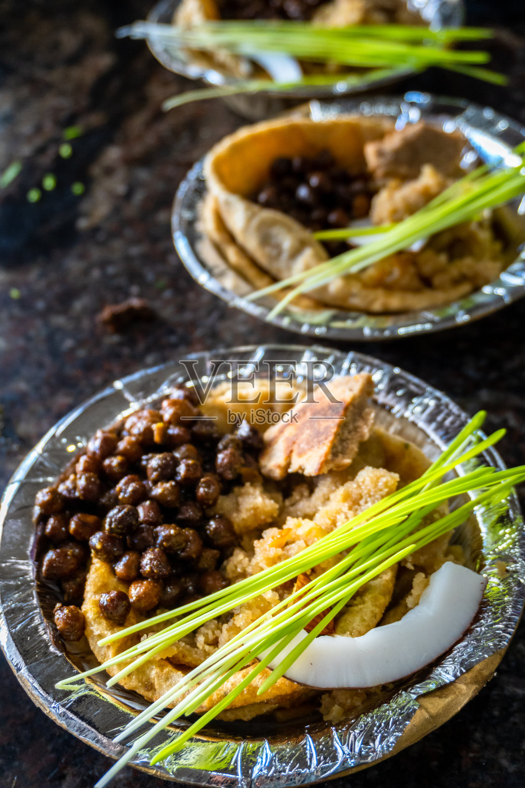 Navratri:印度北阿坎德邦的印度女神节。美食产品包括膳食与大麦(Jau草)符号。照片摄影图片