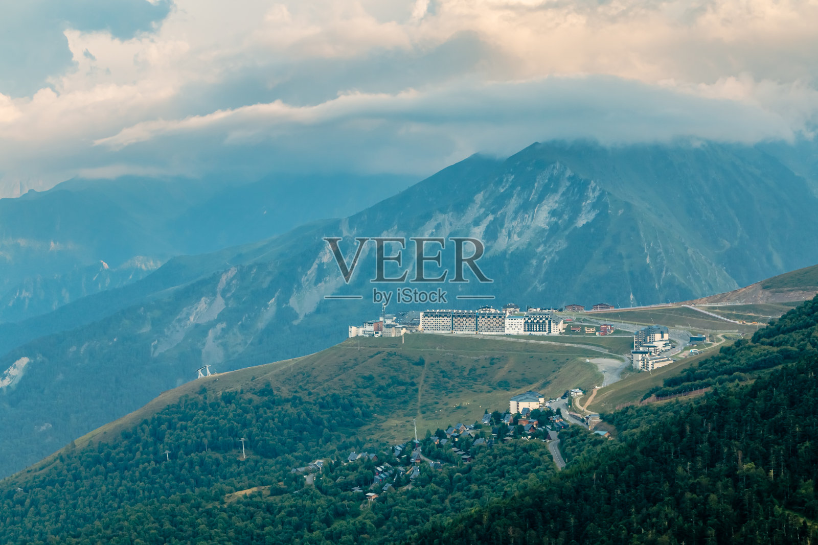 Pla D - Adet滑雪场的建筑概览照片摄影图片